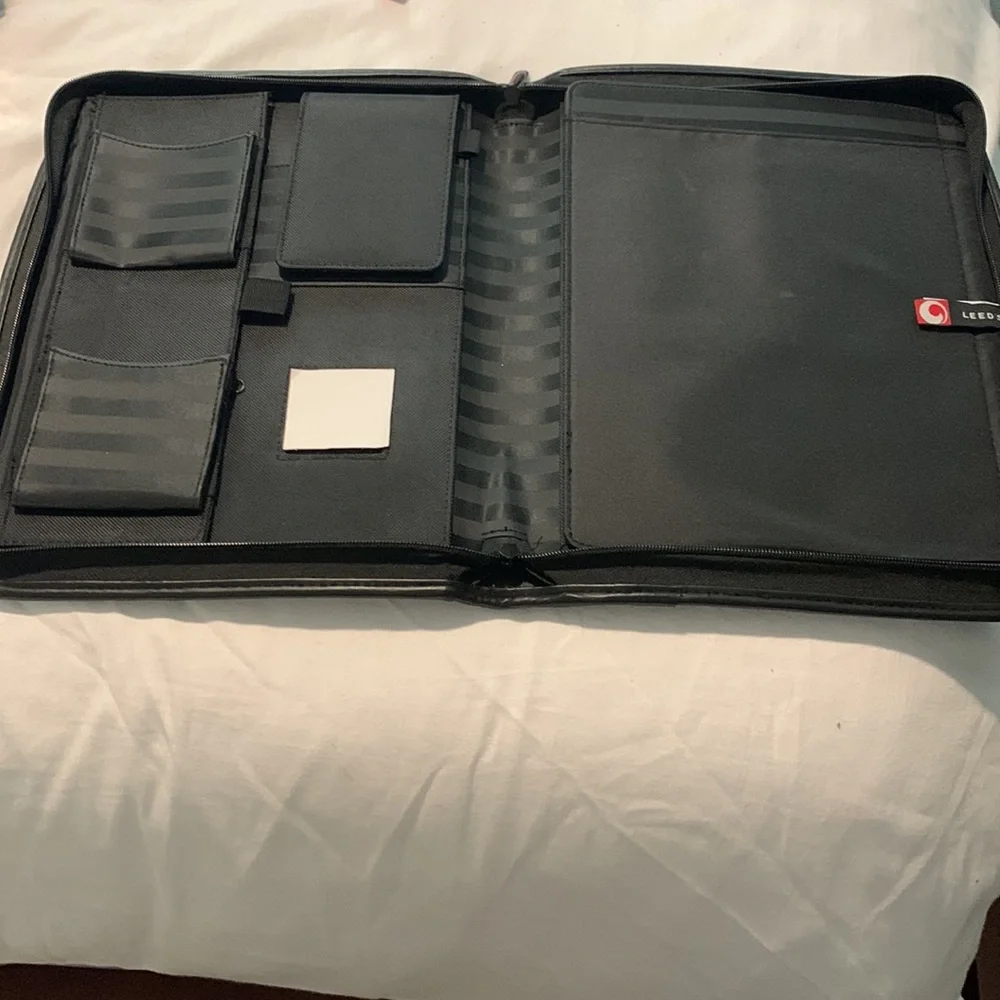 Leeds Zippered Portfolio